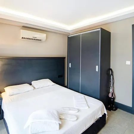 Apartment Studio Flat With Pool In