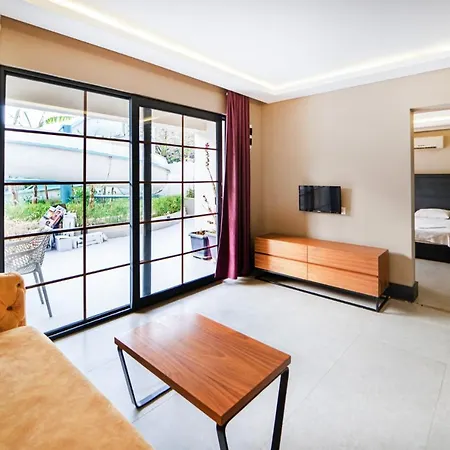 Apartment Studio Flat With Pool In